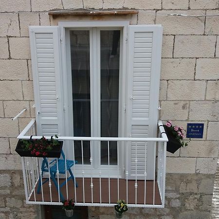 Apartment Jure Vis Exterior photo