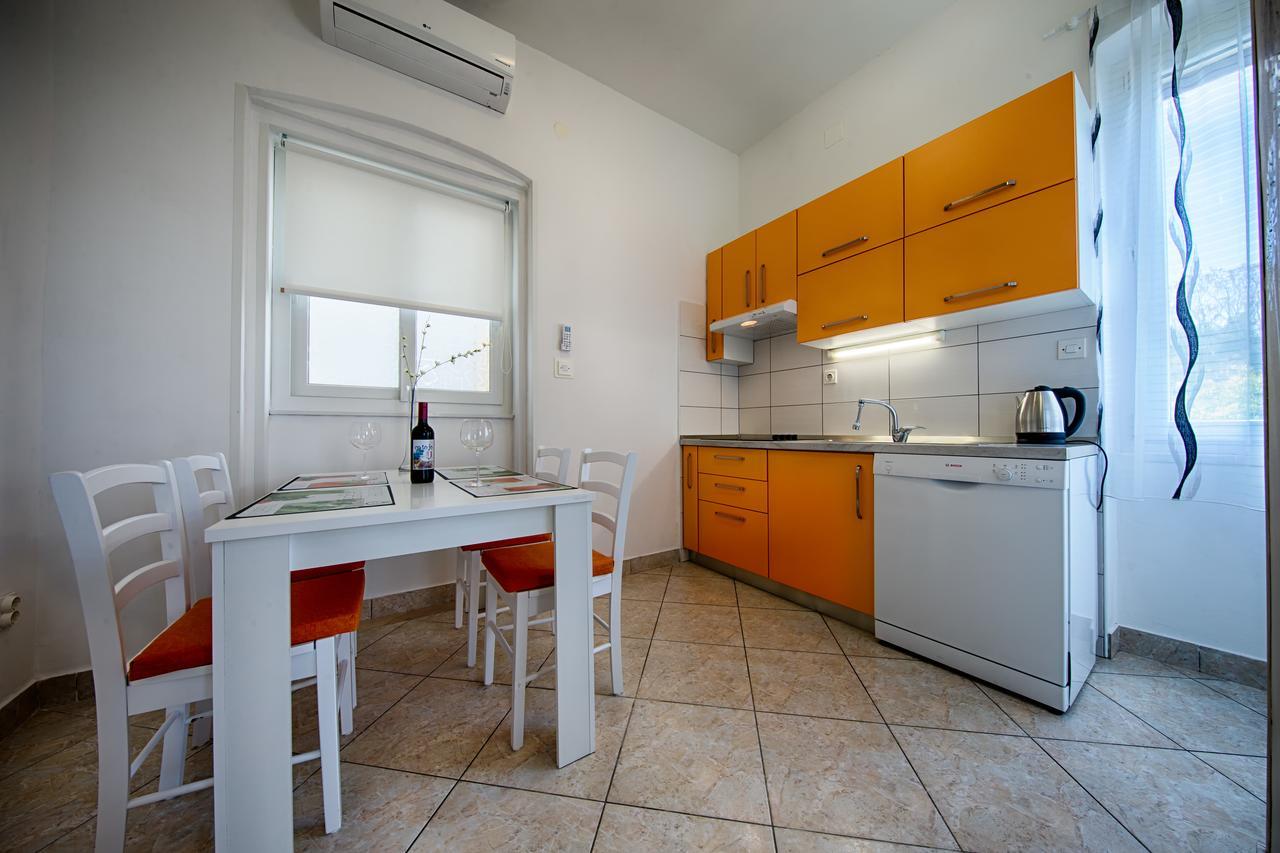 Apartment Jure Vis Exterior photo
