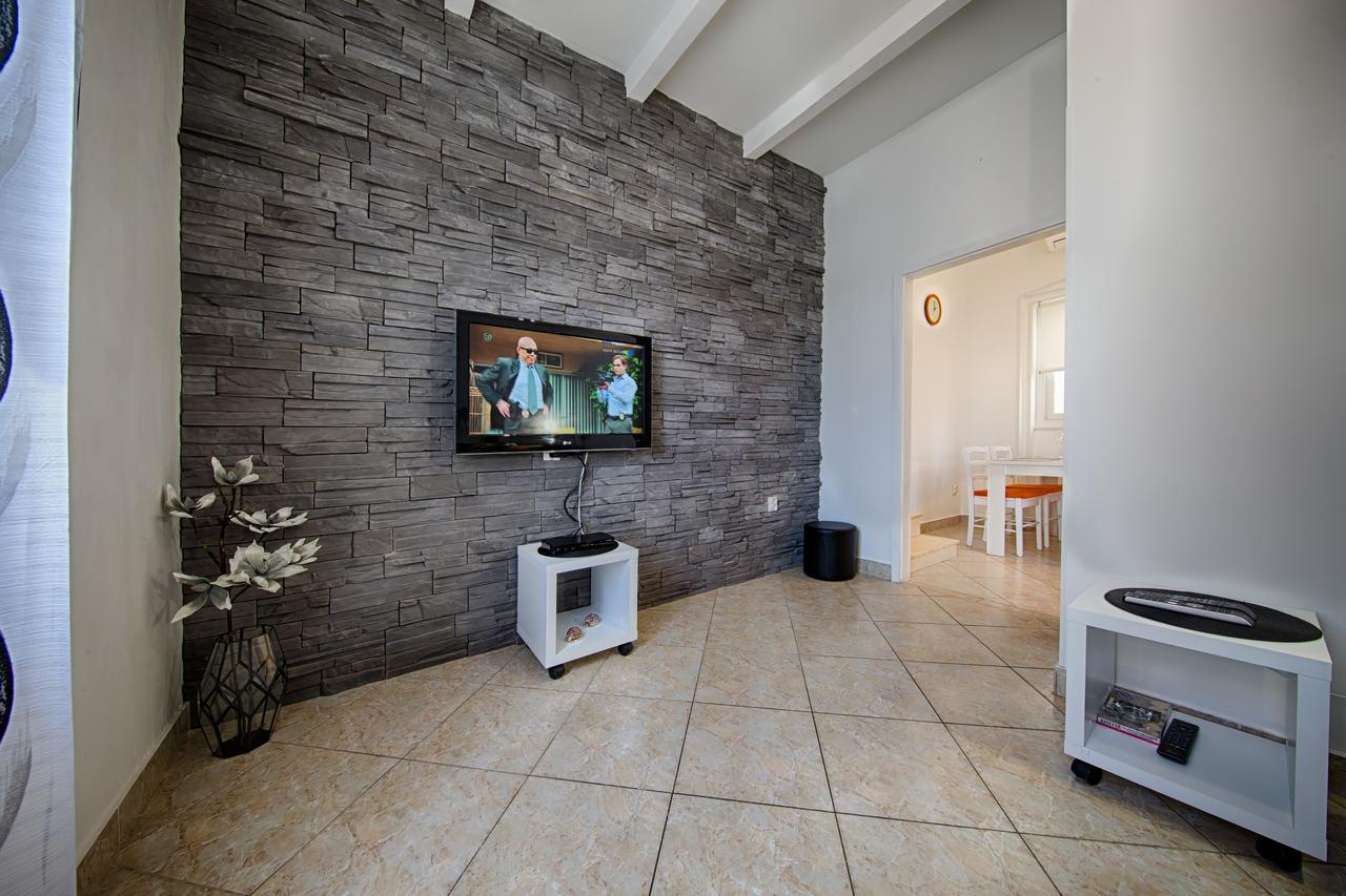 Apartment Jure Vis Exterior photo